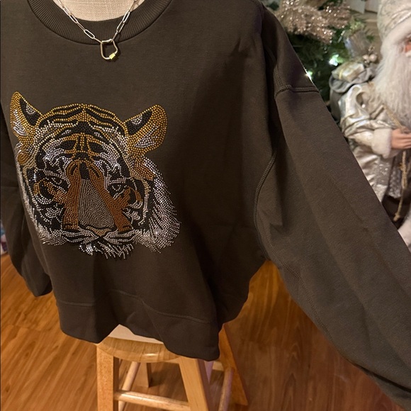 ☃️BOGO50%☃️🆕🌿EXPRESSED SOCIETY: OLIVE Tiger Crew Neck Sweatshirt SMALL - Picture 10 of 11